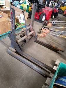lot 247 image: Semi Truck Tire Lift