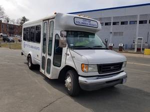 lot 201 image: 2003 Ford E350 Super Duty Econoline 2 Door Full-Size 12-Passenger Bus