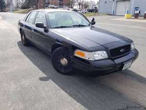 lot 203 image: 2010 Ford Crown Victoria Police Interceptor 4 Door Sedan
