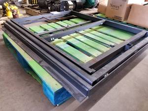 lot 297 image: Innovative Industries Slide Master Telescoping Cargo Handler