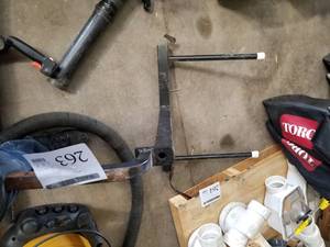 lot 263 image: Trailer Hitch Mounted Carrier