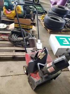 lot 259 image: Toro CCR Powerlite 3hp Snowblower (for parts only)