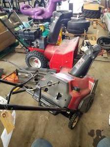lot 254 image: Toro CCR 3650 Snowblower  with R Tek 6.5hp Engine