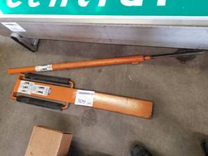 lot 309 image: Carsonite Marker Driver D-400  with Starter P-100