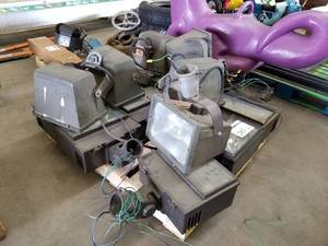 lot 285 image: Lot of (15) Metal Halide Light Fixtures with Bulbs