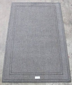 lot 402 image: Apache Mills Manhattan Mat Heavy-Duty 30 x 47 Nonslip Mat