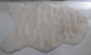 lot 474 image: Mon Chateau Luxury Collection 24 In X 39 In Luxe White Faux Fur Rug
