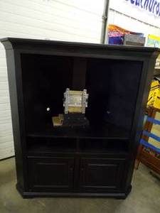 lot 25 image: Wood TV Cabinet with Flat Screen TV and Remote