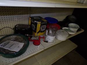 lot 26 image: Kitchen Lot with Indoor Grill, Fry Daddy, Glass mixing bowls with covers, Corelle Cookware, Trays, Roasters and more