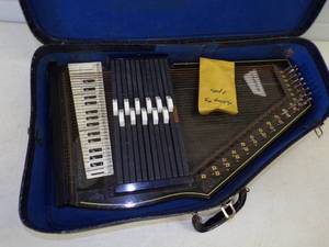lot 12 image: Oscar Schmidt Auto Harp