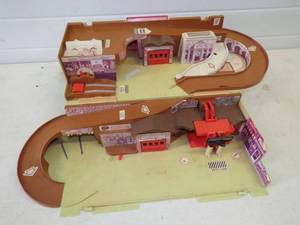 lot 15 image: Vintage Hot Wheels City