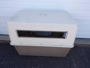 lot 27 image: Large Dog Crate
