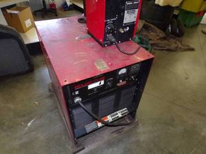 lot 31 image: Lincoln Arc Welder IDEALARC CV-400 with Wire Feed Attachment