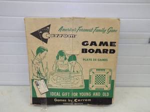 lot 40 image: Vintage Carrom Board