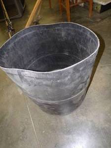 lot 46 image: Horse Feeder