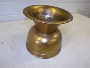 lot 48 image: Vintage Spittoon