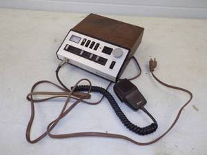 lot 88 image: Vintage CB Radio