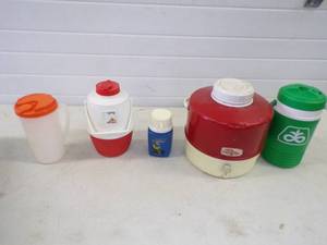 lot 90 image: Vintage Aladdin Coolers