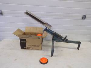 lot 95 image: Clay Trap Thrower with Targets