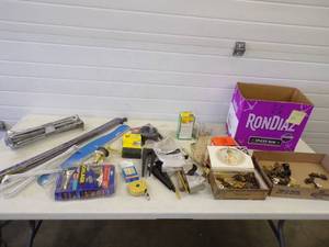 lot 123 image: Large Hardware Lot