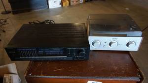 Hitachi Stereo Amplifier HA-D100  Jensen AMFM Stereo Turntable