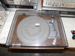 Vintage Yamaha YP-211 Turntable