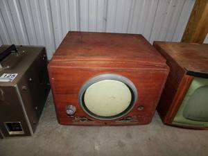 Vintage Box TV with Porthole Screen