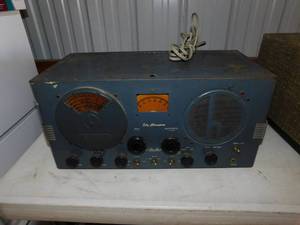 Vintage Hallicrafters Sky Champion Radio