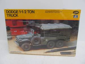 lot 73 image: Vintage Testors US Army Dodge 1-12 Ton Truck