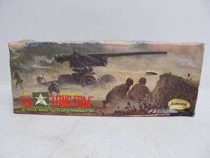 lot 76 image: 2 Vintage Aurora WW2 Long Tom Cannon