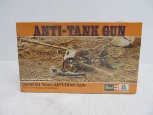 lot 80 image: Vintage Revell German Anti-Tank Gun