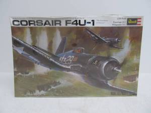 lot 84 image: Vintage Revell Corsair F4U-1