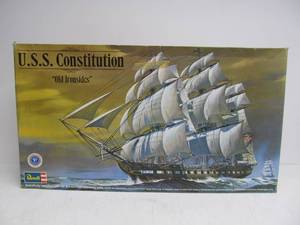 lot 5 image: Vintage Revell U.S.S. Constitution Old Ironsides Model Kit