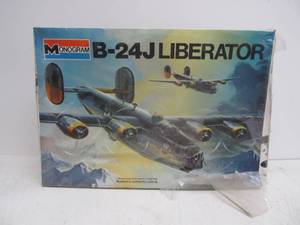 lot 11 image: Vintage Monogram B-24J Liberator Plastic Model Kit