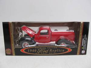 lot 23 image: Premier Edition Diecast Metal 1940 Ford Pickup