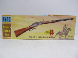 lot 29 image: Vintage PYRO Western Saddle Gun Rifle Model Kit - Full Size - Over 3