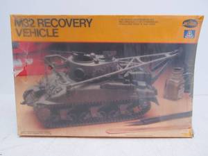 lot 31 image: Vintage Testors US Army M32 Recovery Vehicle