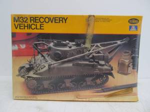 lot 32 image: Vintage Testors US Army M32 Recovery Vehicle