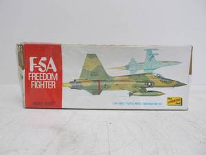 lot 36 image: Vintage LINDBERG LINE F-5A Freedom Fighter