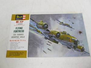 lot 40 image: Vintage Revell B-17 Flying Fortress