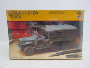 lot 48 image: Vintage Testors US Army Dodge 1-12 Ton Truck
