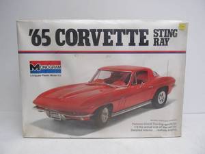 lot 2 image: Large Vintage Monogram 65 Corvette Sting Ray
