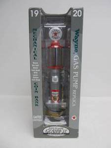 lot 94 image: New In Box Gearbox TEXACO Limited Edition Wayne 1920 Gas Pump Coin Bank