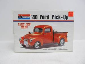 lot 119 image: Vintage Monogram 1940 Ford Pick-up Model Kit