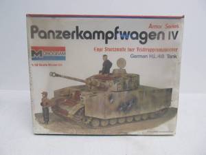 lot 1 image: Vintage Sealed Monogram Panzerkampfwagen IV Tank