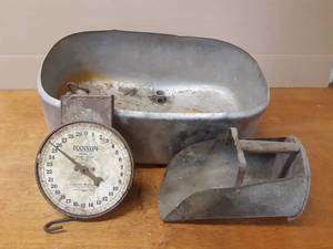 Hanson Dairy Scale, Stainless Tub and Galvanized Feed Scoop