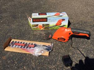 lot 116 image: Black & Decker Lithium Ion Garden Shears