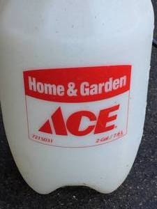 lot 143 image: Ace 2 Gallon Yard Sprayer