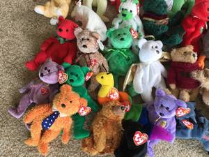 lot 154 image: Large Plush Lot With MANY Beanie Babies