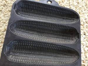 lot 166 image: Vintage Cast Iron Krusty Korn Kobs Tray